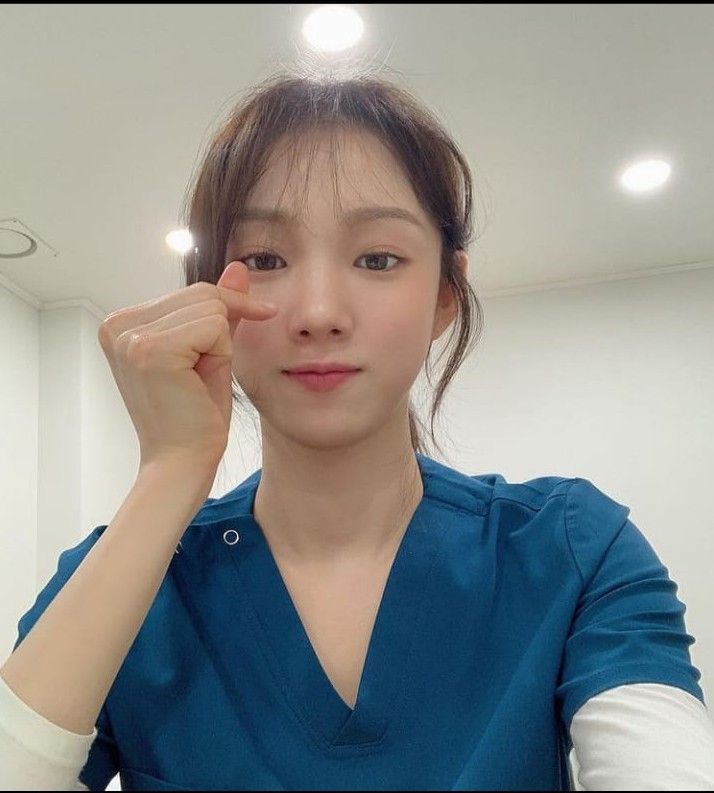 Lee Sung Kyung.