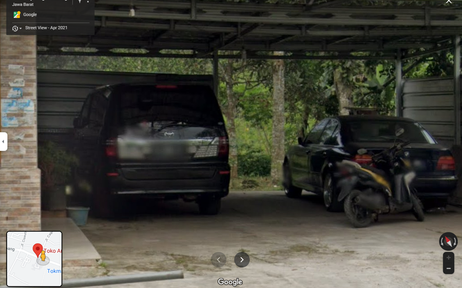 Tampilan mobil Alphard di rumah sebelum kejadian pembunuhan ibu dan anak di Subang, pada April 2021
