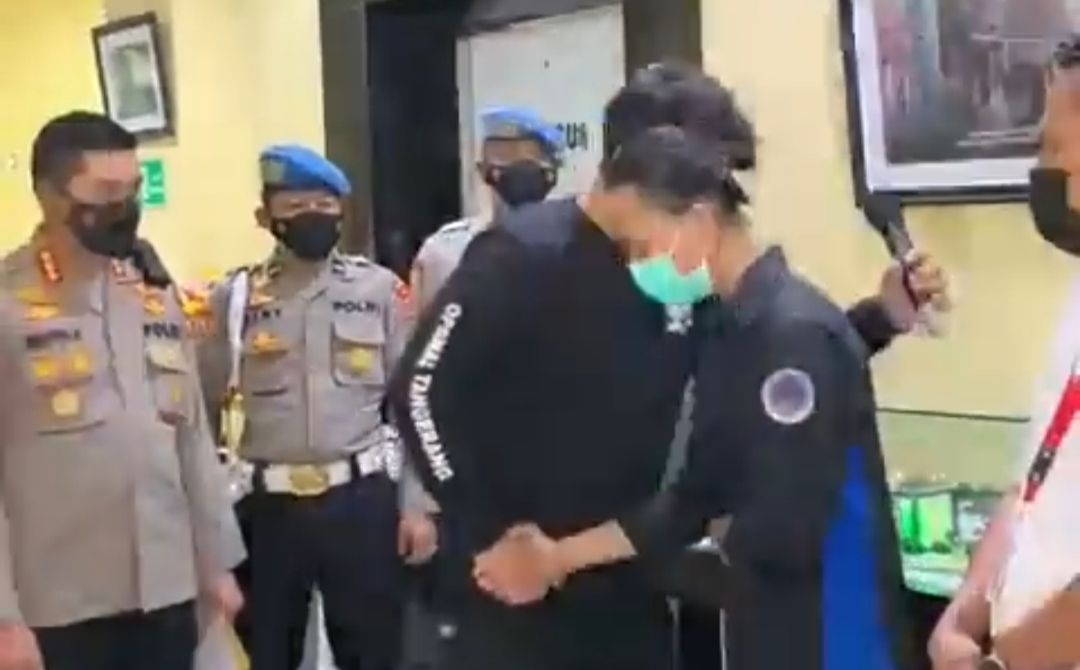 Oknum Polisi Minta Maaf Kepada Pihak Korban Mahasiswa Yang Dibanting Hingga Kejang Kejang Jakpus News<script async src=
