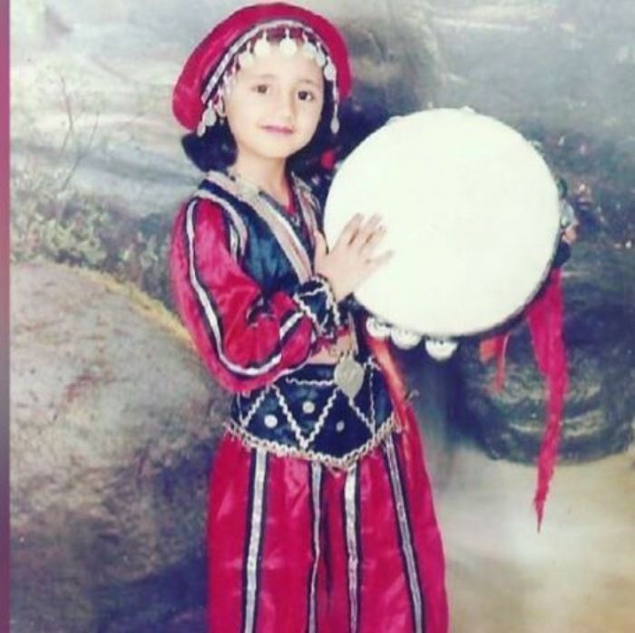 Foto masa kecil Rashami Desai pemeran Tapasya Uttaran 