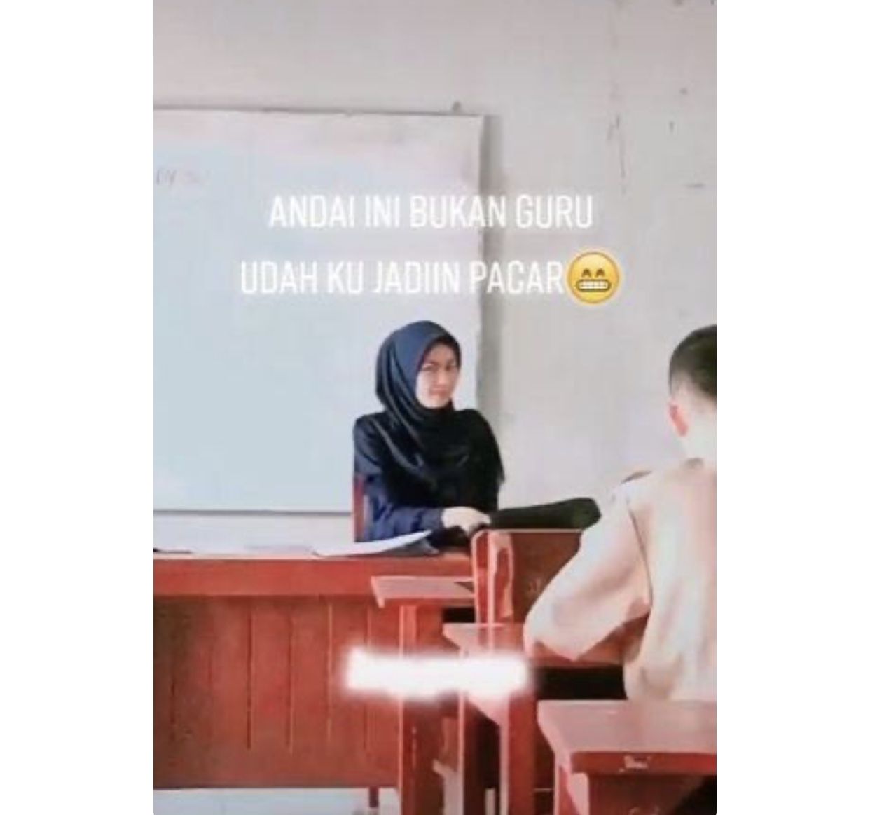 Viral Ibu Guru Cantik Seorang Murid Nekat Ungkap Perasaannya Andai Bukan Guruku Udah Kujadikan 