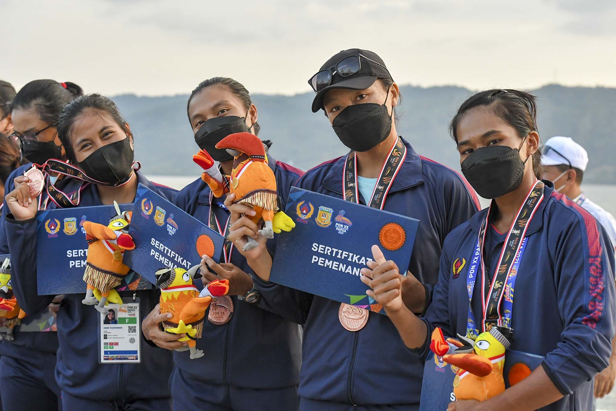 Jawa Barat Cabang Dayung TBR Putri 500 M Meraih Meraih Medali Perunggu dengan Waktu 02:20.344 di Teluk Youtefa Kota Jayapura. 
