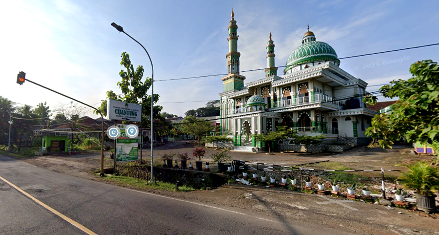 MTs Harapan Baru berada di kawasan Pondok Pesantren Al-Qur’an Cijantung, Jalan Raya Nasional Ciamis arah timur