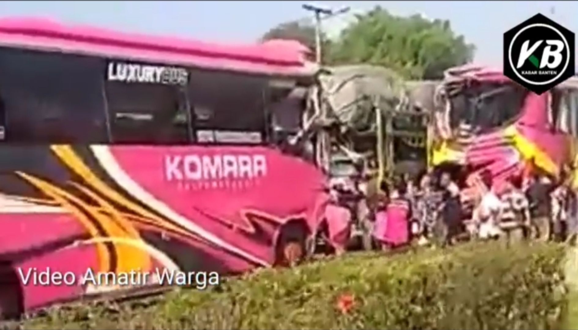 Rombongan Ziarah Kecelakaan Beruntun Di Tol Tangerang Merak Seorang Tewas 19 Lainnya Luka Luka 2073