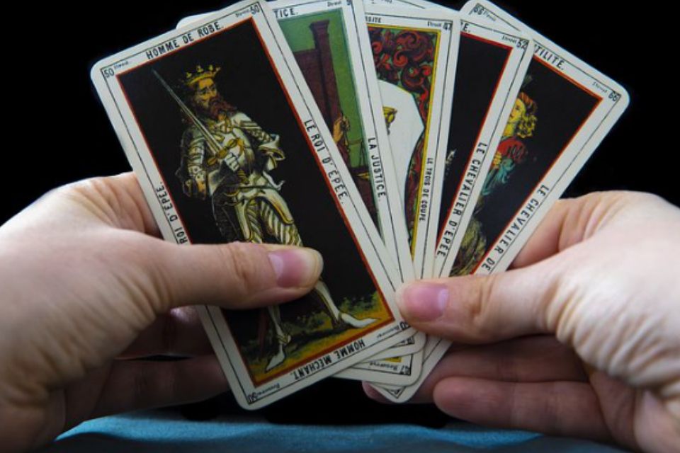 Ramalan Kartu Tarot Harian Zodiak Aries: Jumat 1 Juli 2022 - Karawang Post