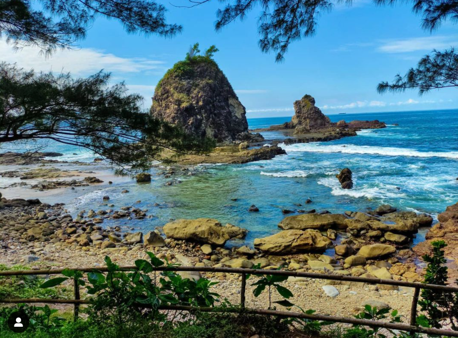 Kawasan pantai Gunungkidul, 27 lokasi wisata di Gunugnkidul yang sudah beroperasi dan bisa dikunjungi. Simak persyaratan dan ketentuan yang berlaku.
