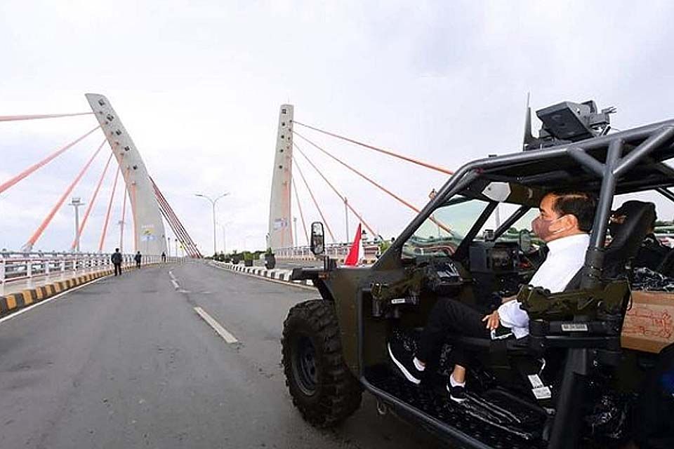 Jokowi Meresmikan Jembatan Sei Alalak Diperkirakan Mampu Bertahan Sampai 100 Tahun Portal Majalengka<script async src=