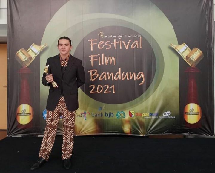 Christ Laurent Saat Meraih Piala Festival Film Bandung 2021, Kalahkan Arya Saloka dan Stefan William