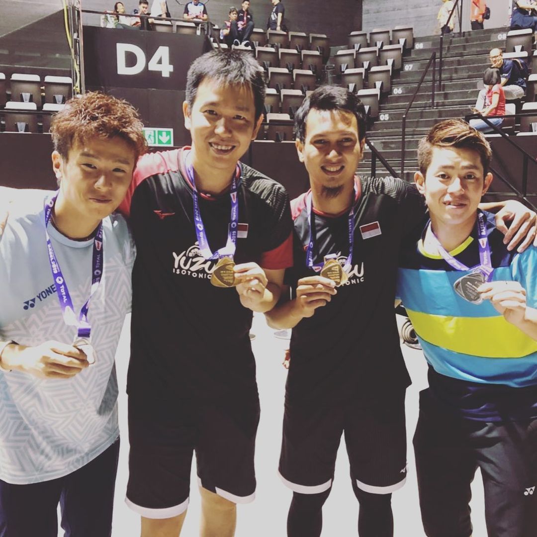 Takuro Hoki/Yugo Kobayashi dan Hendra/Ahsan saat menang di BWF World Championships 2019. Simak Profil Yugo Kobayashi, Atlet Badminton Ganda Putra Jepang yang Idolakan Hendra-Ahsan