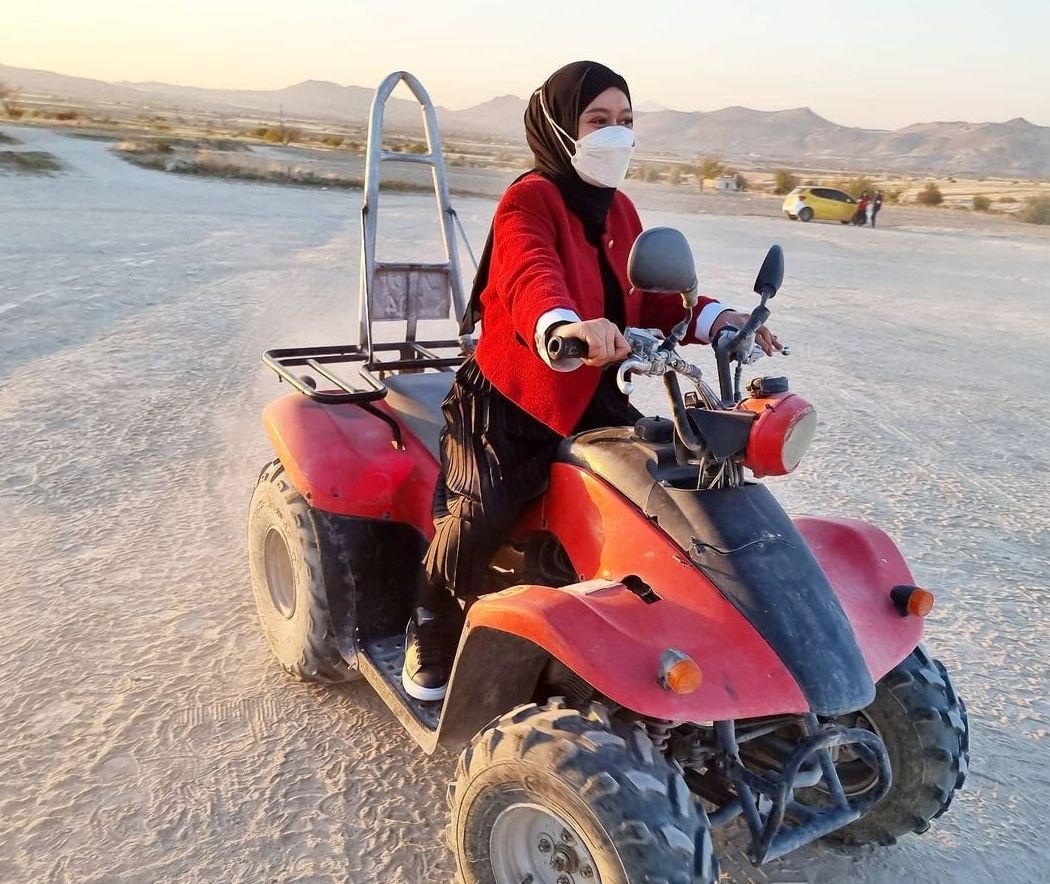 Lesti Kejora naik ATV di Turki