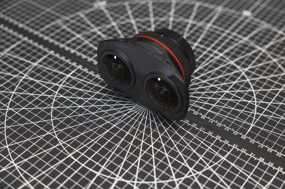 RF 5.2mm F/2.8L Dual Fisheye adalah lensa yang dapat memproduksi gambar Virtual Reality (VR) dan Augmented Reality (AR) pertama milik Canon
