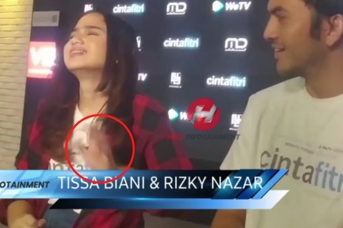 Tissa Biani saat 'mengeplak' Rizky Nazar.