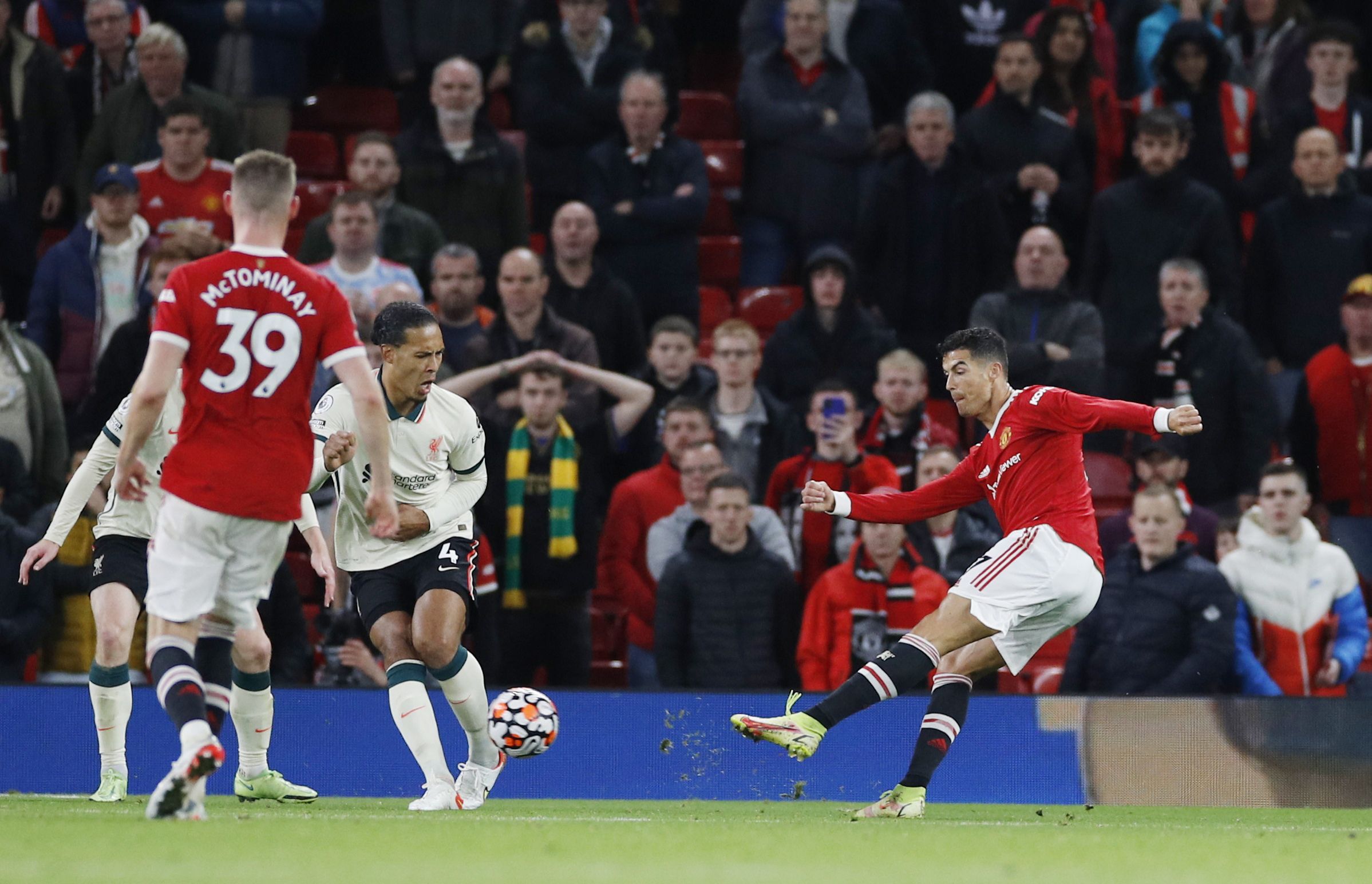 4 Fakta Menarik Usai Manchester United Tumbang 0-5 Atas Liverpool, Mohamed Salah Julurkan Lidahnya