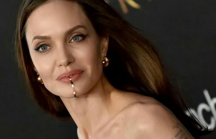 Tampilan Angelina Jolie saat promo film terbarunya jadi gunjingan karena begitu glamour dan menawan