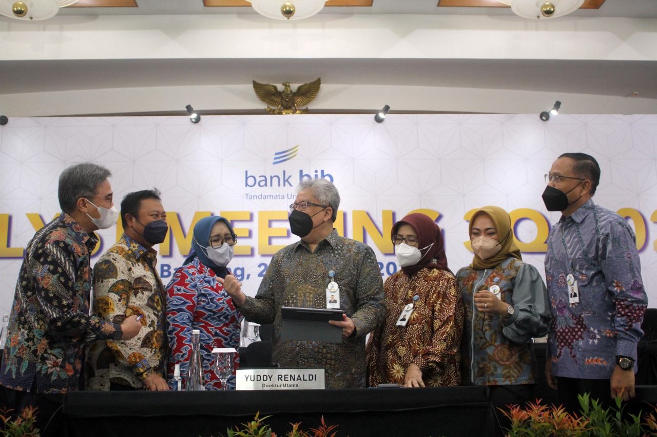Direktur Utama Bank Bjb Yuddy Renaldi menyampaikan pemaparannya dalam Public Expose bank bjb 2021 di Menara Bank Bjb, Jalan Naripan, Kota Bandung, Selasa 26 Oktober 2021./Darma Legi/Galamedia