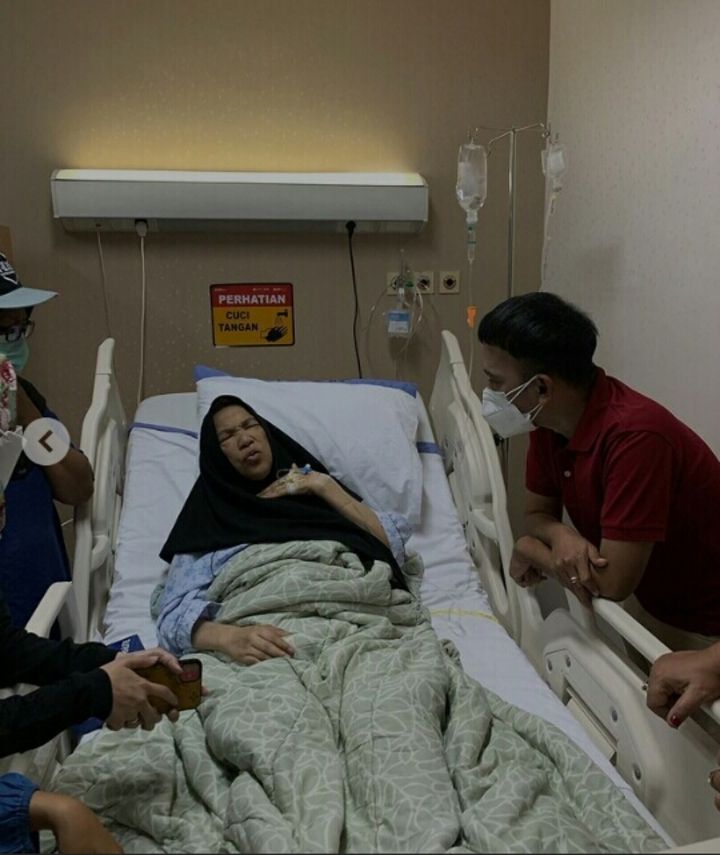 5 Potret Kondisi Terbaru Dorce Gamalama Pasca Dilarikan ke Rumah Sakit, Wajah Pucat dan Bengkak