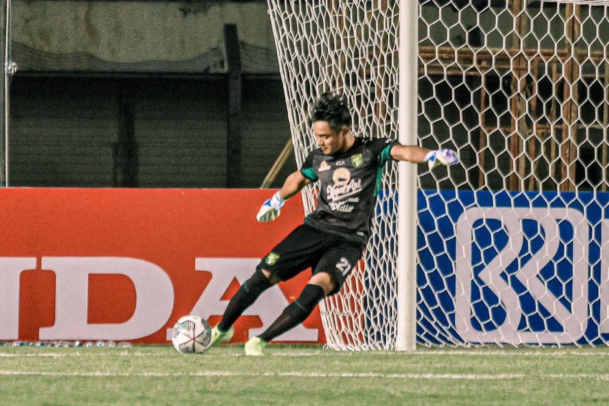 Media Persebaya. Kiper Termuda dengan Penyelamatan Terbanyak