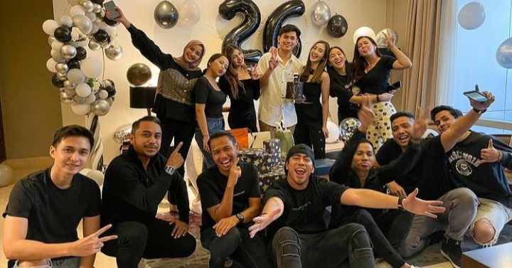 Rayn Wijaya rayakan momen ultah bareng Ranty Maria dan teman-teman./Instagram.com