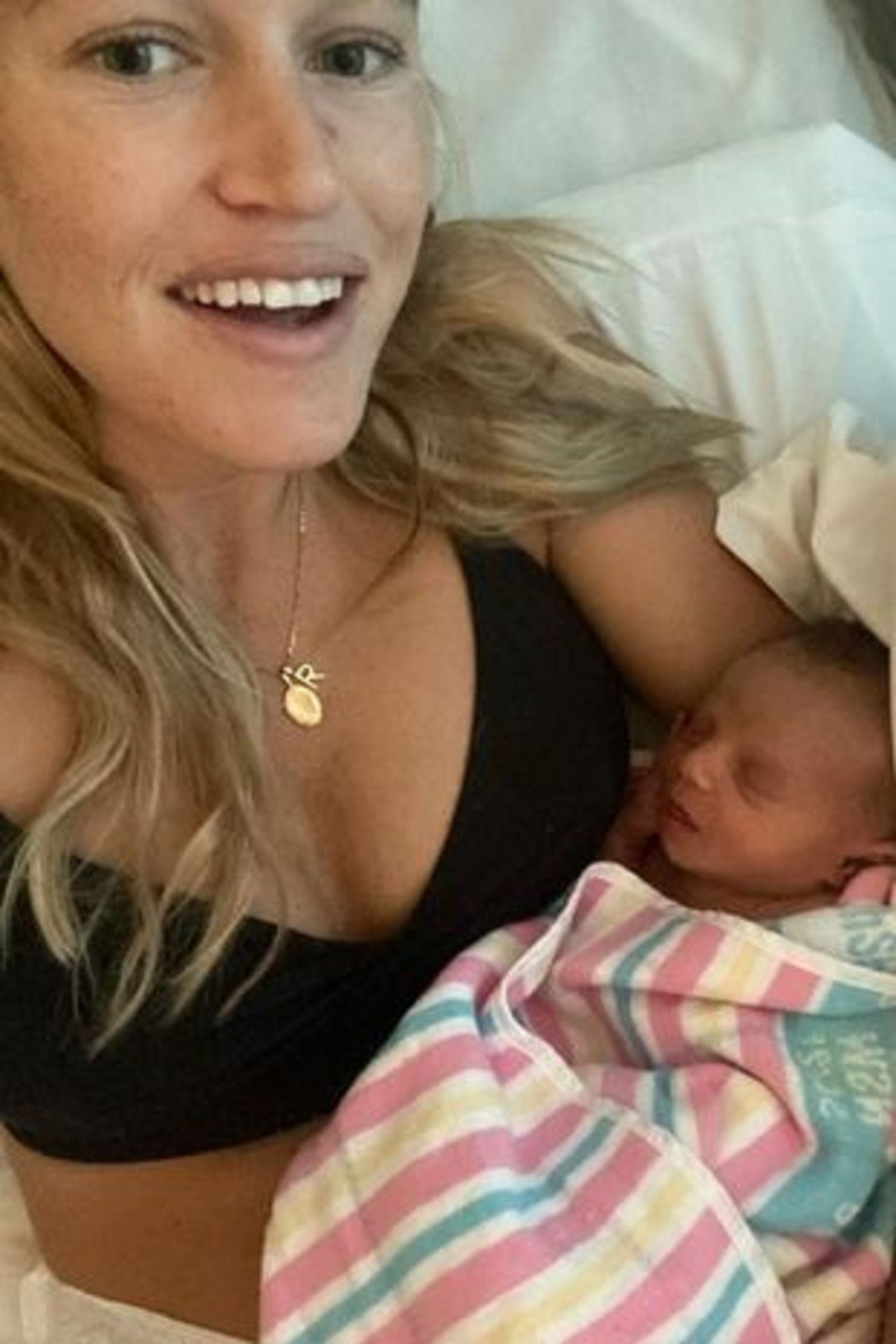 Ellidy Pullin telah mengumumkan di Instagram bahwa putri mereka, Minnie Alex Pullin, lahir pada hari Senin.  