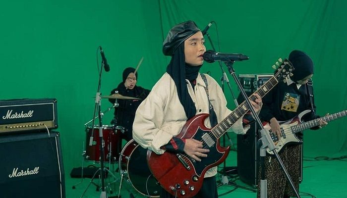 Band Hijab Asal Indonesia Voice Of Baceprot Akan Sepanggung Dengan ...