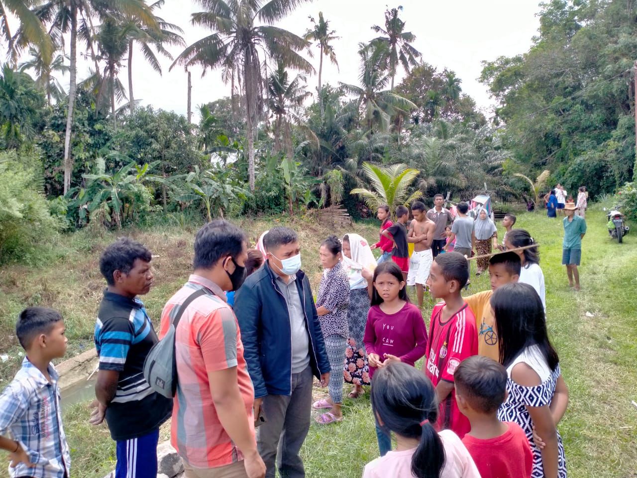 Warga Danau Sipin Kota Jambi di hebohkan dengan penemuan mayat bayi dalam plastik, Minggu 31 Oktober 2021.