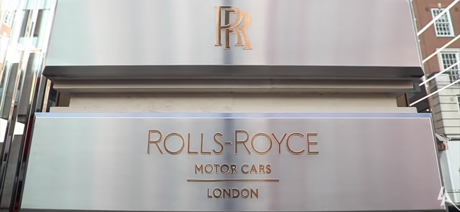 Perusahaan Rolls Royce di London, Inggris