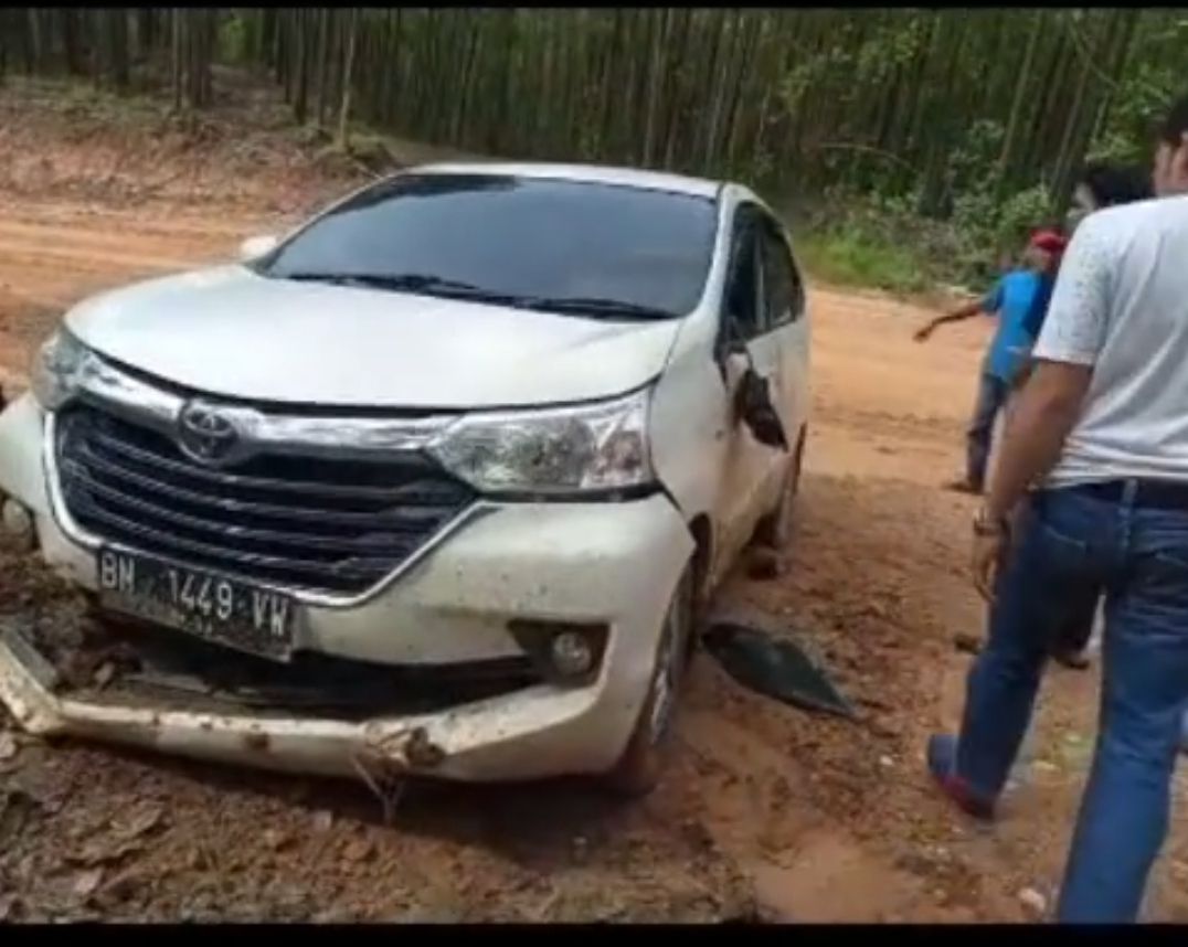 Mobil Terbalik Saat Perjalanan Dakwah di Riau, Kendaraan Ustaz Zacky Mirza Rusak Cukup Parah