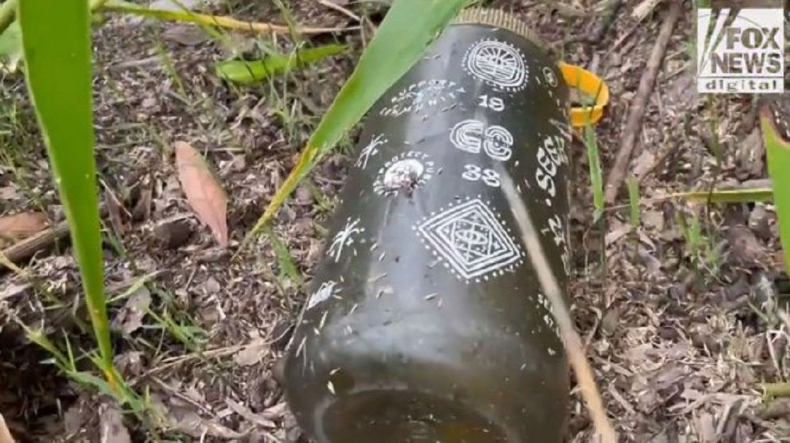 Pejalan kaki menemukan botol air yang dianggap cocok dengan milik Gabby Petito. 