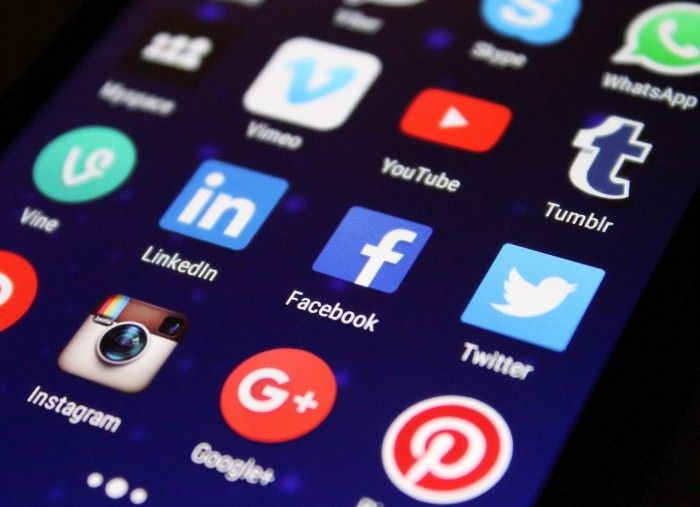 5 Tanda Kamu Harus Berhenti Bermain Sosial Media