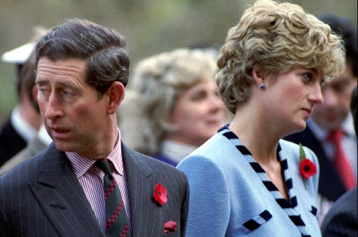 Hampir dua puluh sembilan tahun lebih jadi misteri, teka-teki penyebab cerai Pangeran Charles dan mendiang Putri Diana.