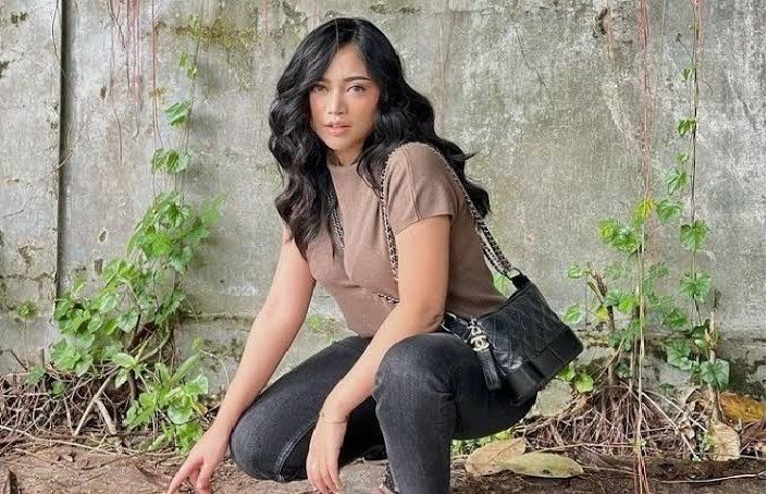 Selebgram Rachel Vennya yang menjadi tersangka karena kabur saat harus karantina di Wisma Atlet