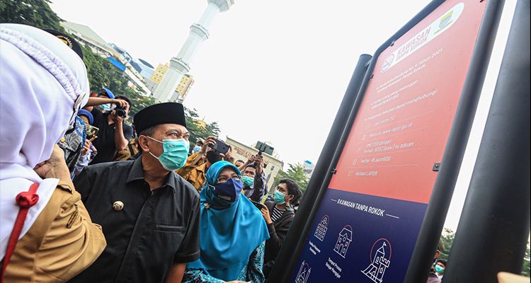 Wali Kota Bandung Oded M Danial meninjau penerapan Perda Kawasan Tanpa Rokok (KTR) di Kota Bandung