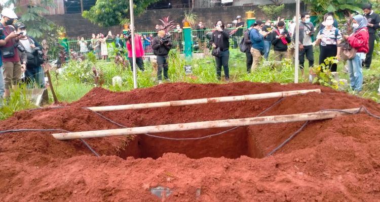 Liang lahat jenazah Vanessa Angel dan Bibi Andriansyah di TPU Taman Makam Islam Malaka Jakarta Selatan.