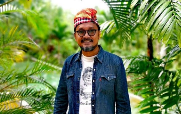 Guntur Romli menanggapi tuntutan hukuman mati dan kebiri kimia predator seks Herry Wirawan. 