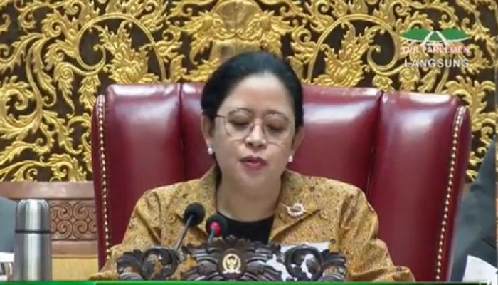 Puan Maharani Ketua DPR RI tak menggubris interupsi anggota DPR saat menutup sidang penetapan calon Panglima TNI Jendral Andika Perkasa pada 8 November 2021