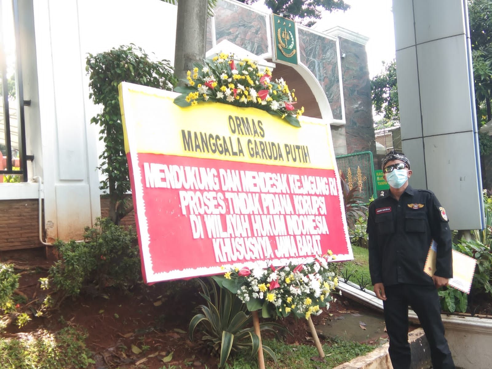 DPP Manggala Garuda Putih mengirim karangan bunga dan mendukung Kejagung memerintahkan Kejati Jabar menindaklanjuti laporan dugaan korupsi yang terjadi di Jabar./dok.istimewa
