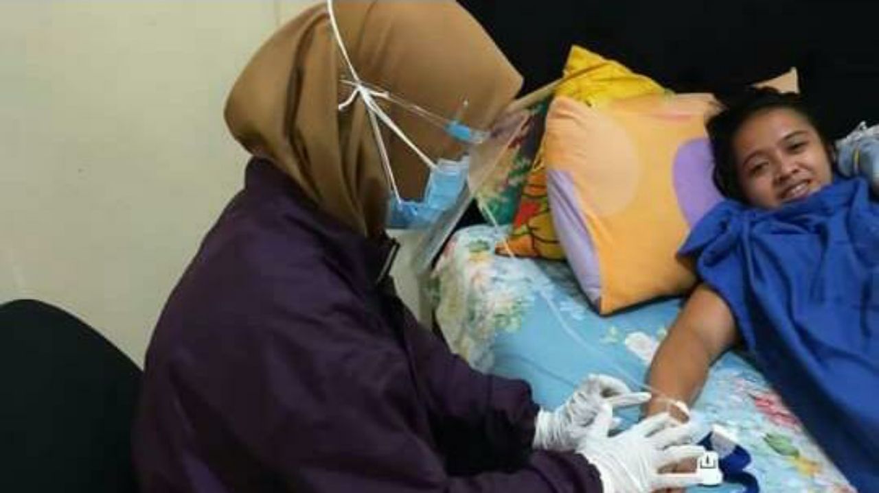 Asisten Dokter Klinik Aulia Eka Sari, Salmah, Amd. Keb beberkan bahaya tidur setelah makan