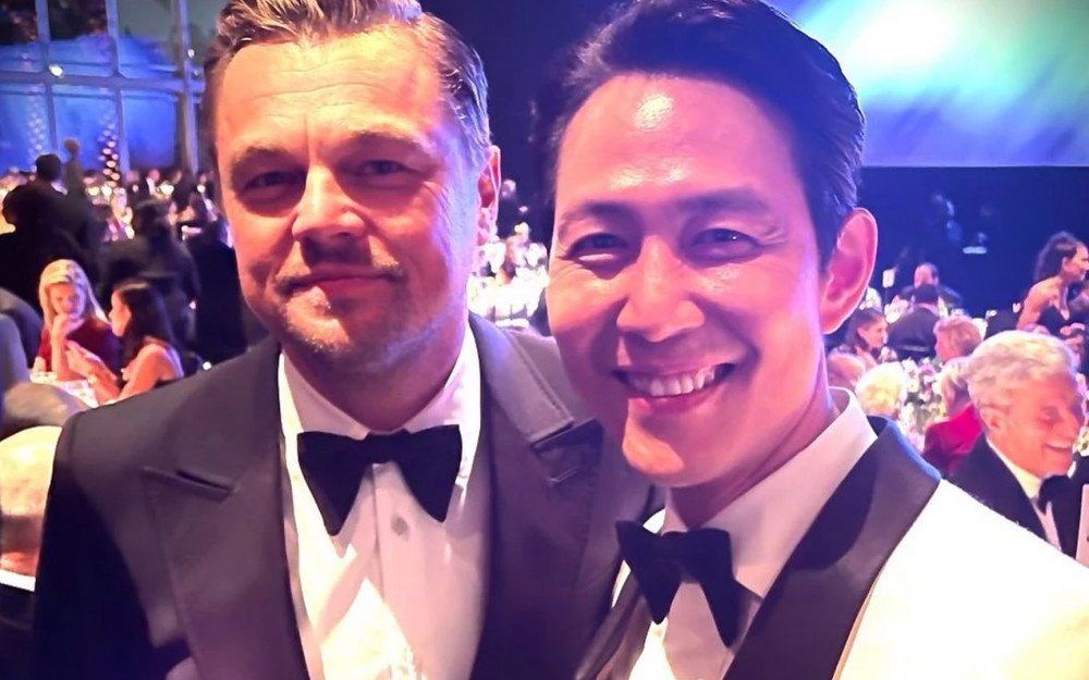 Foto Lee Jung Jae bersama Leonardo DiCaprio di acara LACMA Art and Film Gala. 