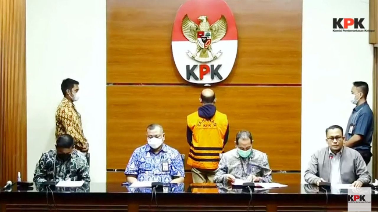 KPK kembali menahan pegawai Pajak Sulawesi, Wawan Ridwan (WR) terkait kasus suap, Kamis 11 November 2021.