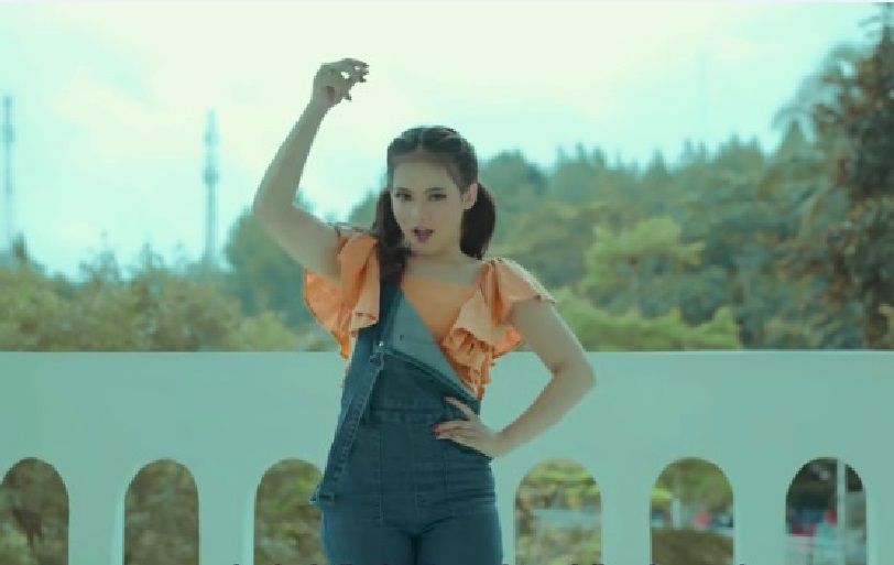 Profil Singkat Putri Isnari Trendingkan Lagu Oh My Darling I Love You Portal Jepara