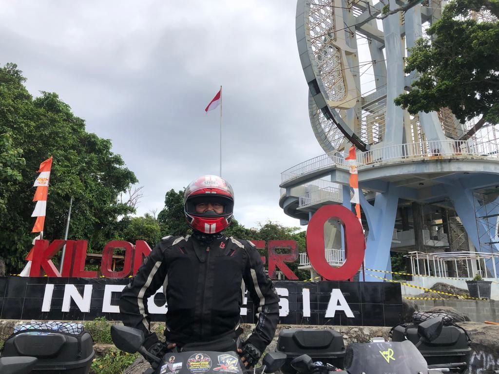 Anggota Al-Huda Antapani Bikers Community Bandung berfoto usai menempuh perjalanan dan tiba di KM 0 Sabang./dok. Istimewa