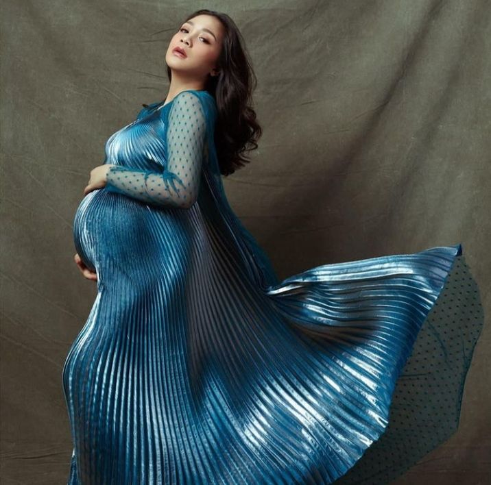 Istri sultan Andara Raffi Ahmad unggah potret maternity, kecantikan calon ibu dua anak ini membuat terpukau warganet.