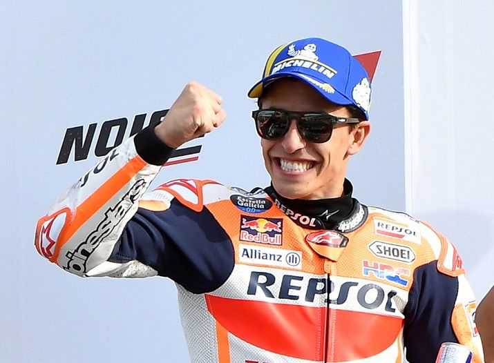 Pembalap Repsol Honda Marc Marquez merayakan kemenangannya di podium MotoGP - Grand Prix Emilia Romagna - Sirkuit Dunia Misano Marco Simoncelli, Misano, Italia - 24 Oktober 2021.