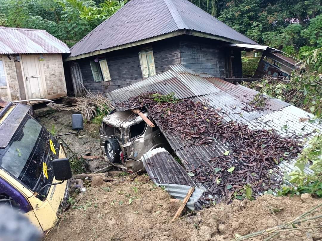 Tanah longsor yang terjadi di Kabupaten Deli Serdang, Provinsi Sumatra Utara, menyebabkan jatuhnya korban jiwa. 