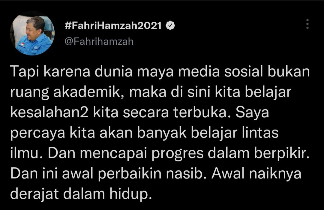 Cuitan Fahri Hamzah yang berbicara mengenai media sosial.