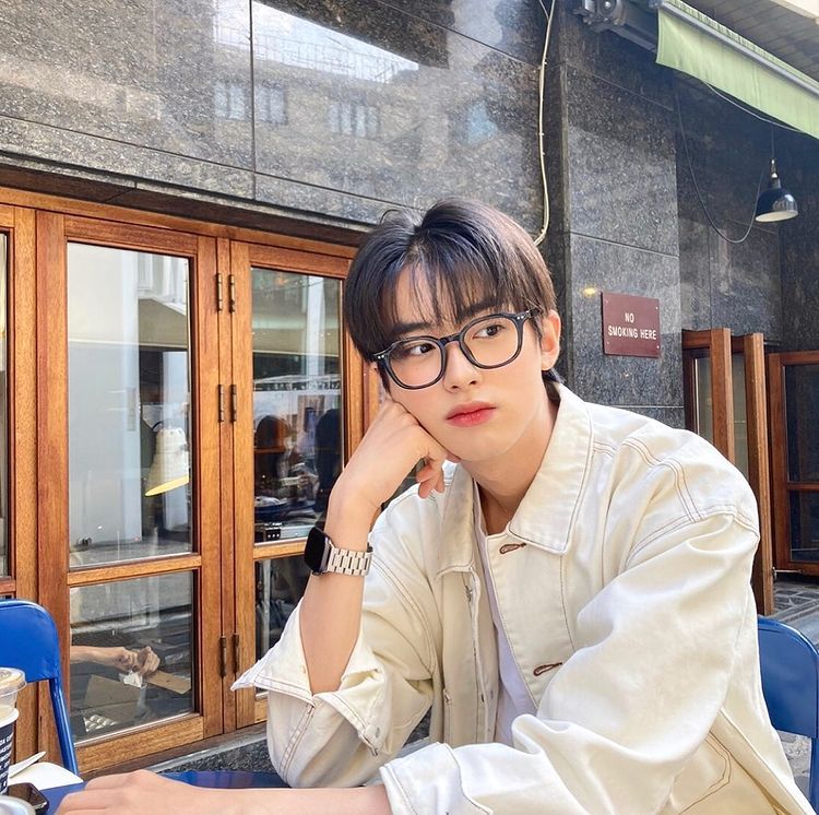 Potret Kim Min Kyu Produce X 101 yang Viral Disebut Mirip Jin BTS