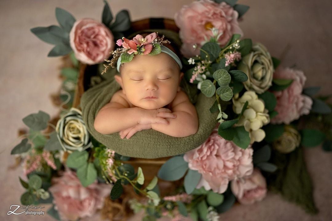 Newborn Photoshoot Putri Ketiga Denny Cagur dan Shanty