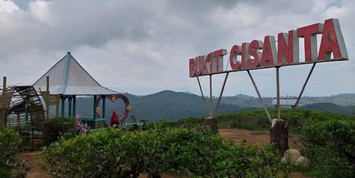 Bukit Cisanta Desa Banyuasih Kecamatan Taraju Kabupaten Tasikmalaya kini jadi wisata andalan dan mulai ramai dikunjungi wisatawan.*