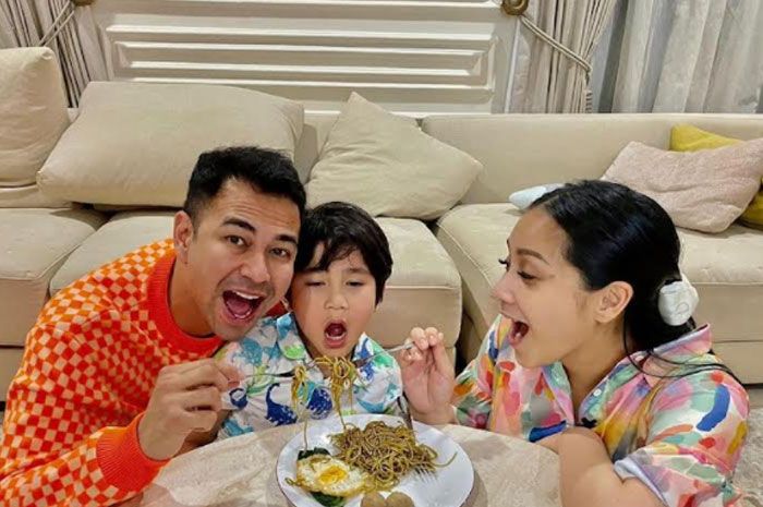 Lawak Kelakuan Rafathar  Sebelum Adiknya Lahir  Bikin Raffi 