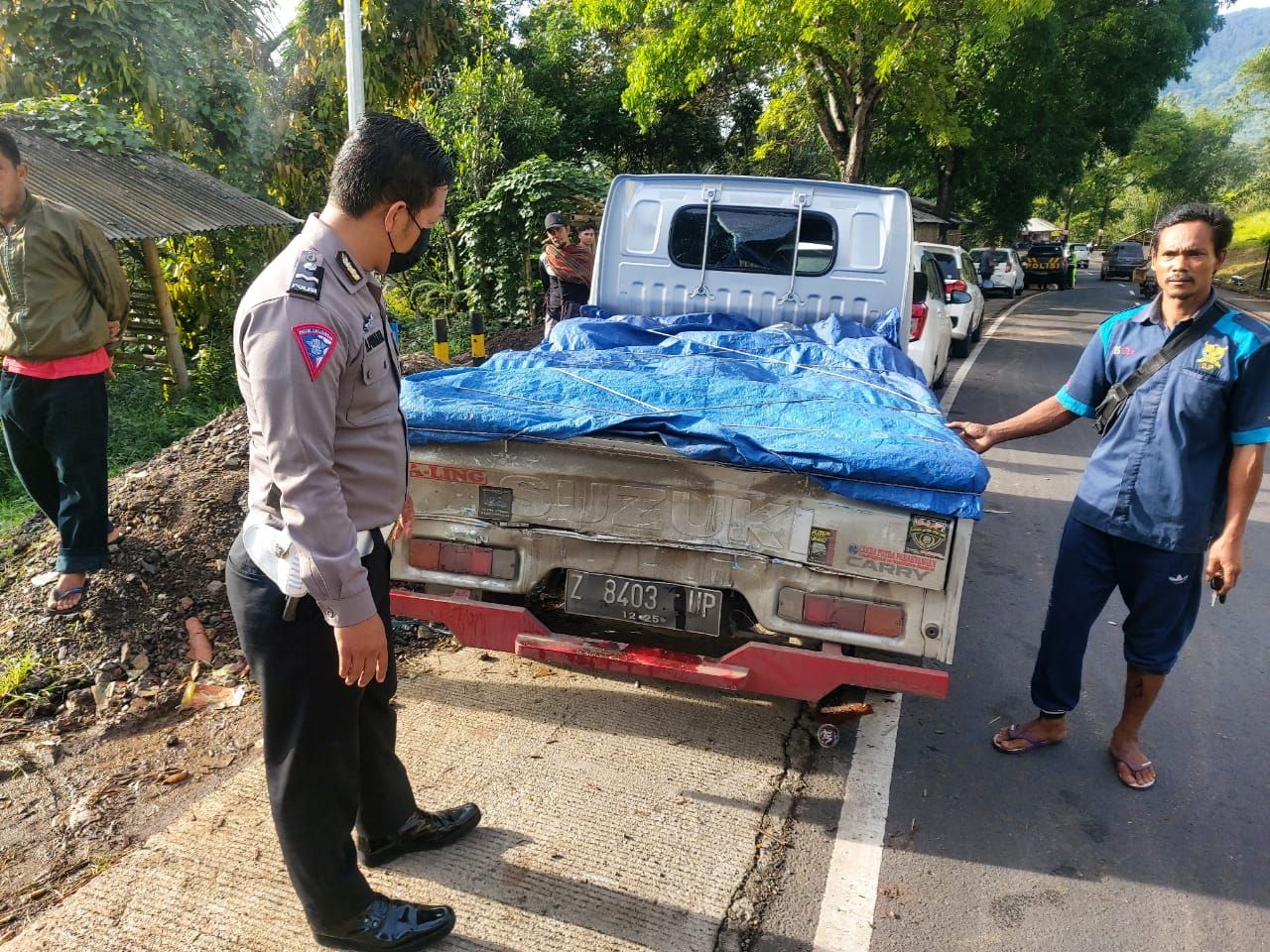 Tabrakan beruntun melibatkan enam kendaraan roda empat terjadi di Tanjakan Gentong Kecamatan Kadipaten Kabupaten Tasikmalaya, Kamis 18 November 2021.*